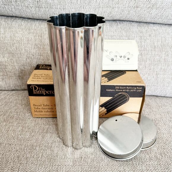 Pampered Chef Scalloped *Retired* Bread Tube Bakeware with Lids & Recipe, NIB! - Picture 5 of 7